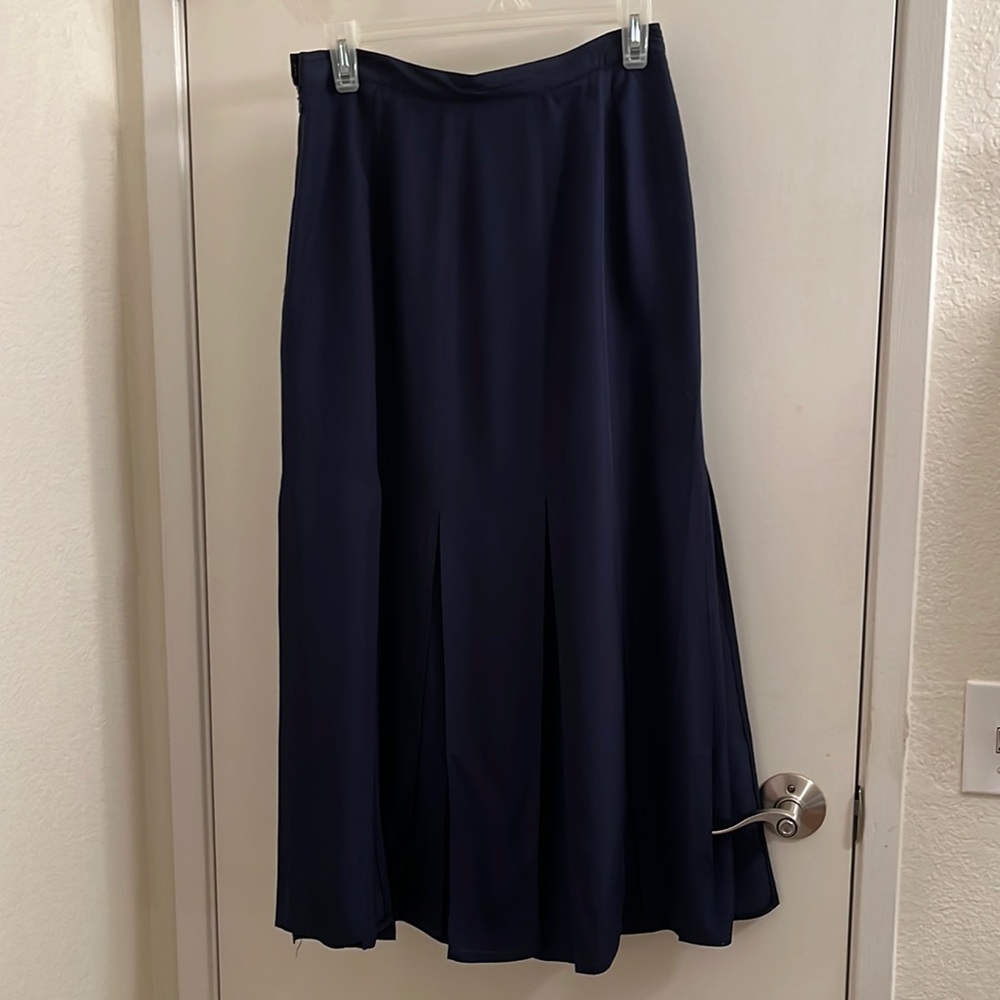 Moda Int’l skirt with panels at bottoms
